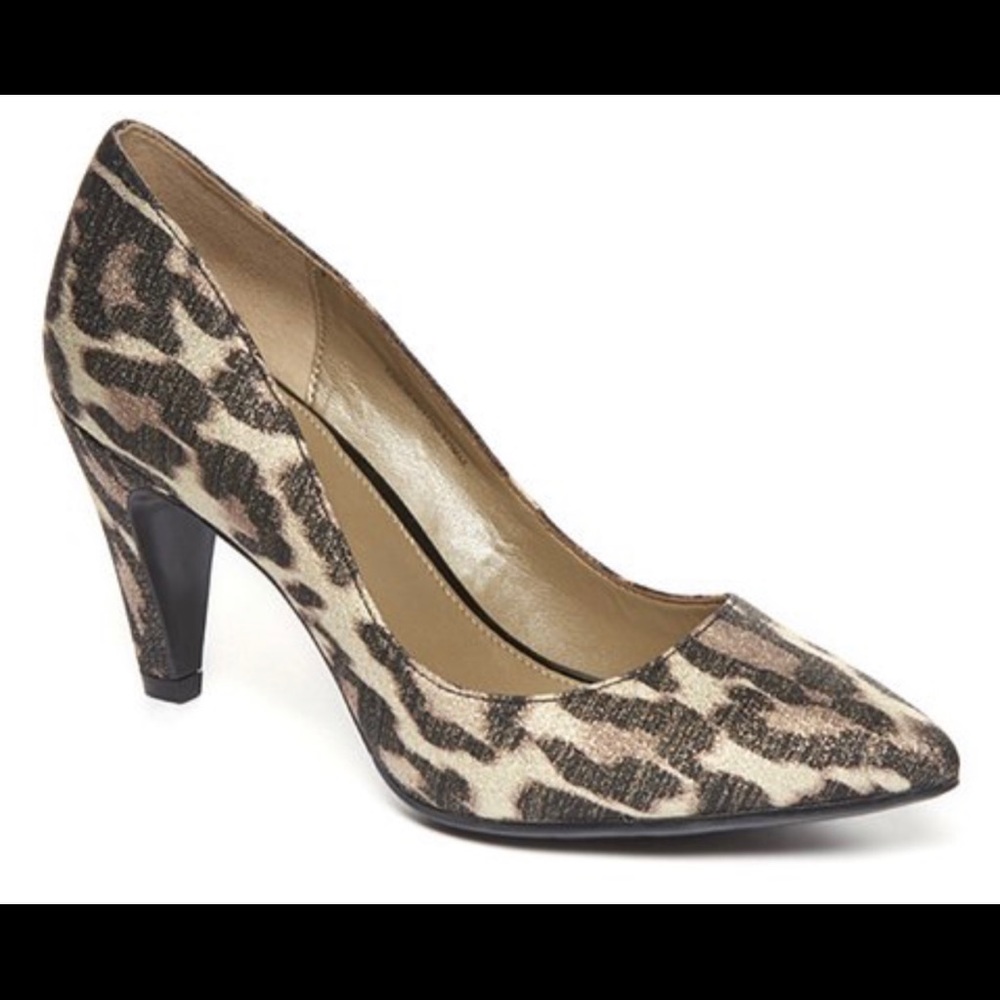 NWOT-Bandolino Light Gold Kami Pump